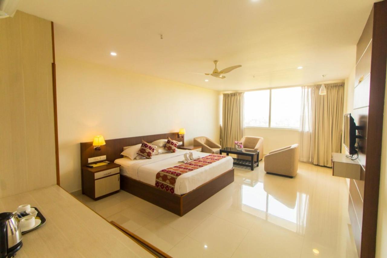 מלון Kizhake Chālakudi Miracle Residency מראה חיצוני תמונה